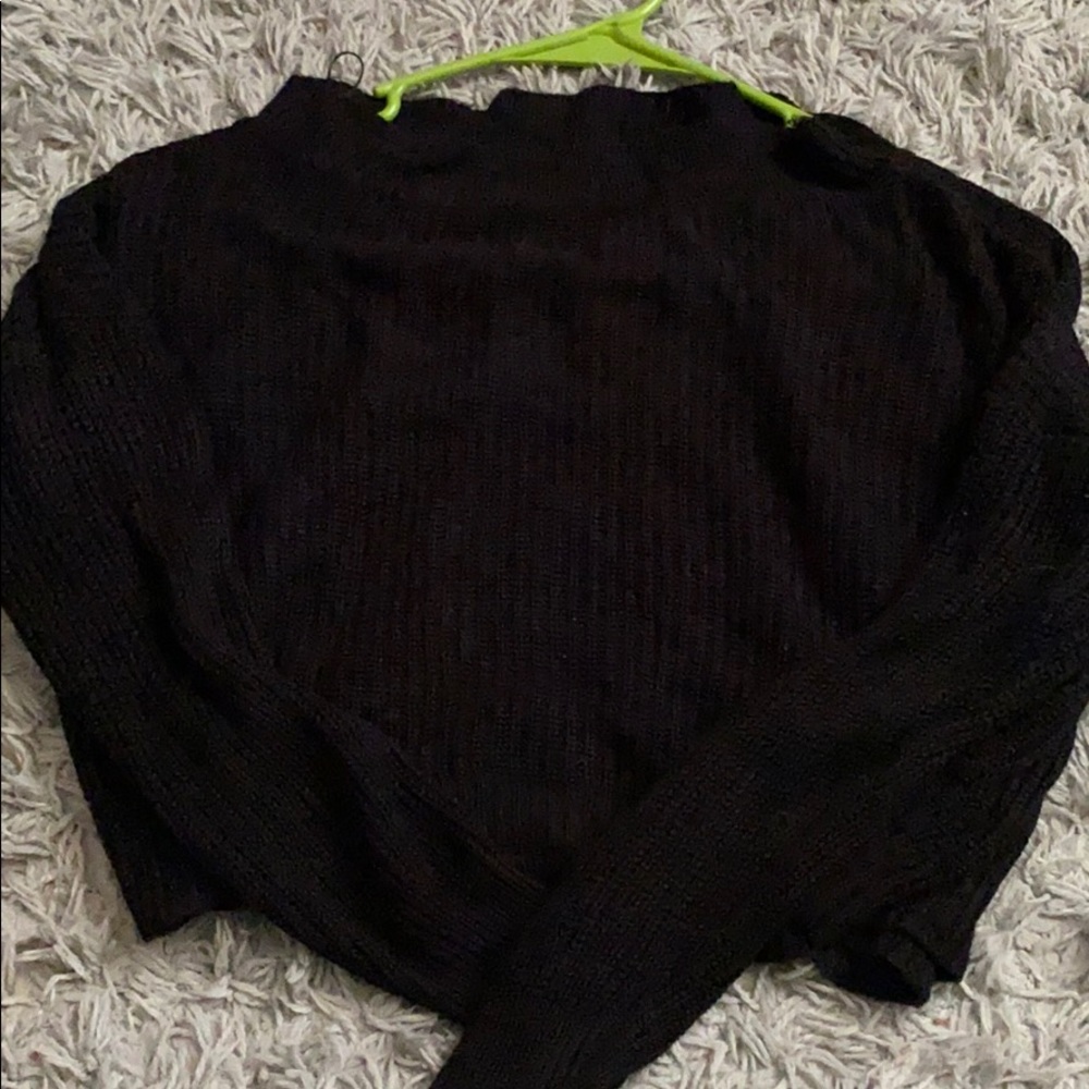 Black long sleeve crop top